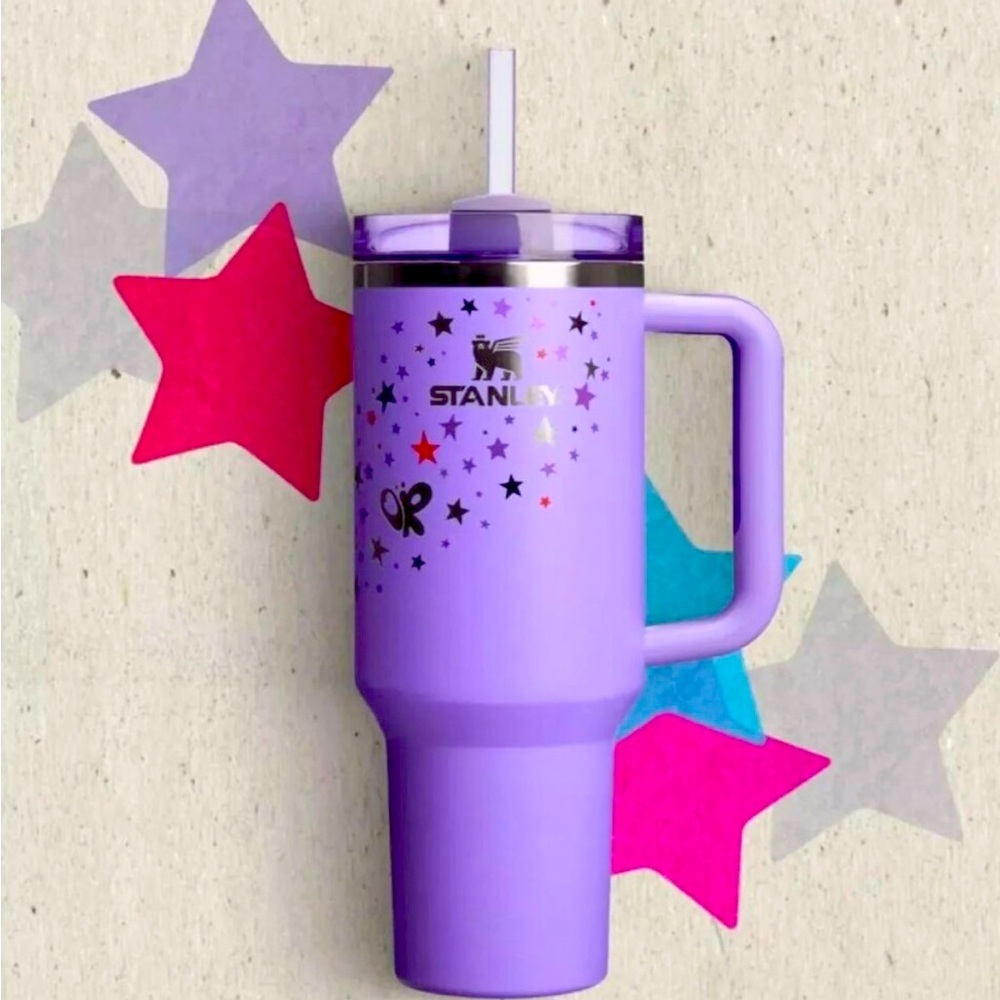 Stanley x Olivia Rodrigo Collab Galaxy Purple 40 oz
Quencher Cup SOLD OUT 💜🪩💋